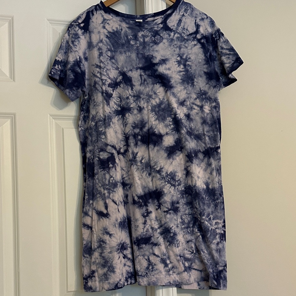 Old Navy Blue and White Casual Top